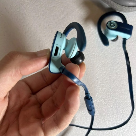 Powerbeats3 Wireless In-Ear Headphones - Flash Blue - Picture 7 of 14